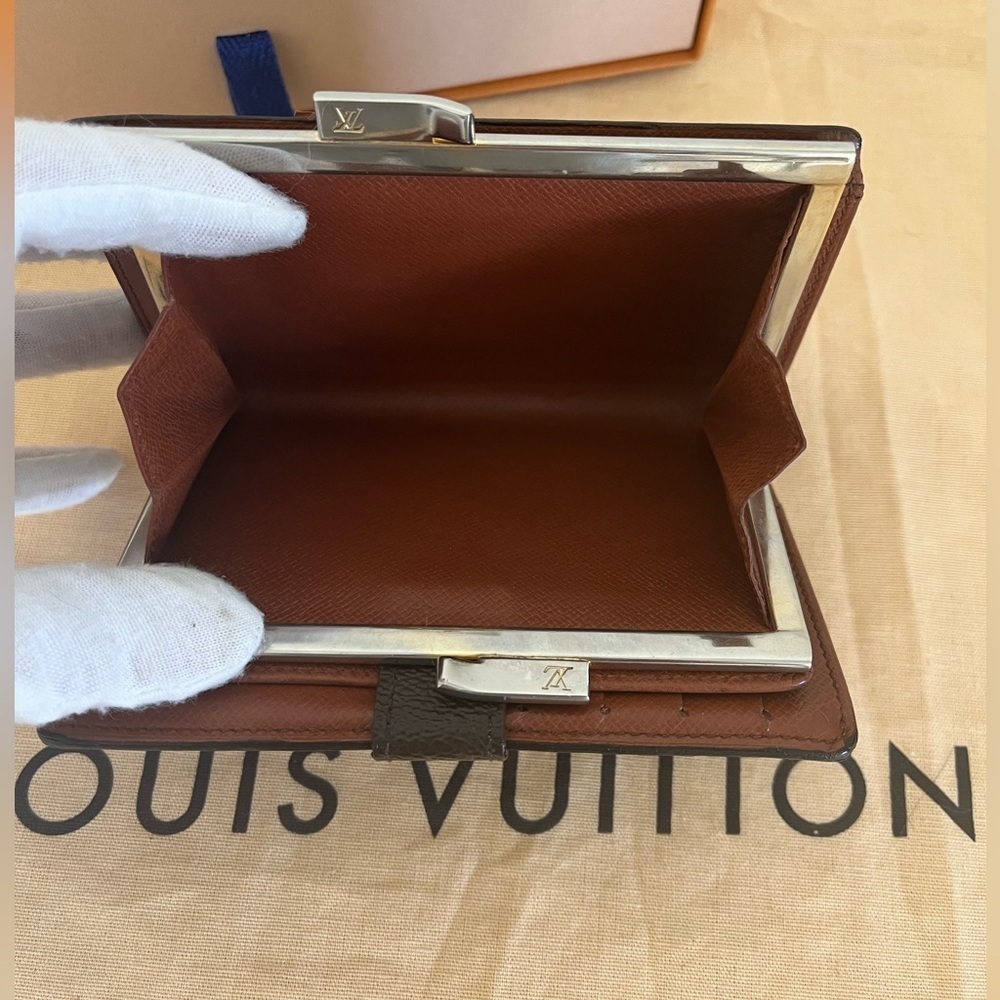 Louis Vuitton Kiss Lock Wallet Rare Left Hand EUC 1996 - Picture 8 of 17
